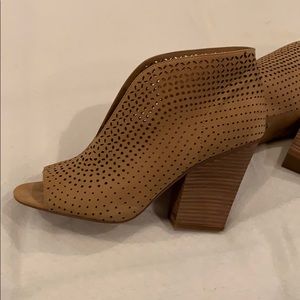 Vince camuto open toe bootie size 9.5